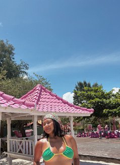 Alice - puta in Bali Photo 2 of 13