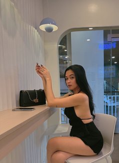Alice - Transsexual escort in Singapore Photo 12 of 14
