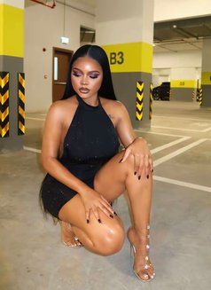 Alice - escort in Beirut Photo 1 of 5