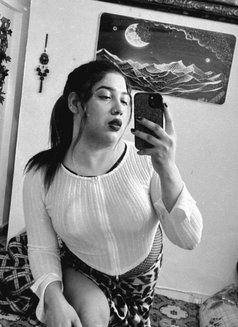 Alice - Transsexual escort in New Delhi Photo 13 of 17