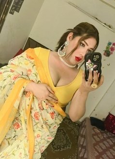 Alice - Transsexual escort in New Delhi Photo 2 of 9