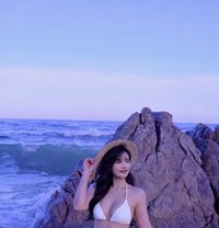 Alice - escort in Dubai Photo 1 of 6