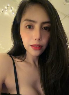 Alice Madison - Transsexual escort in Dubai Photo 3 of 4