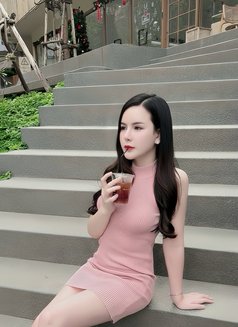 Shinee - puta in Jeddah Photo 4 of 8