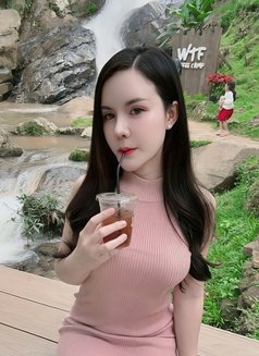 Shinee - puta in Jeddah Photo 7 of 8