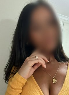 Alice Rose - masseuse in Tours Photo 1 of 4