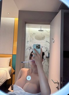 Alice - escort in Bangkok Photo 3 of 5