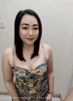Alice - puta in Kuala Lumpur Photo 3 of 5