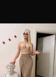 Alice - Transsexual escort in Riyadh Photo 3 of 5