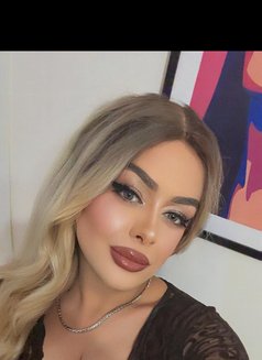 Alice - Transsexual escort in Riyadh Photo 4 of 5