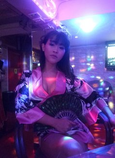 Alice (Vers) - Transsexual escort in Bangkok Photo 1 of 4