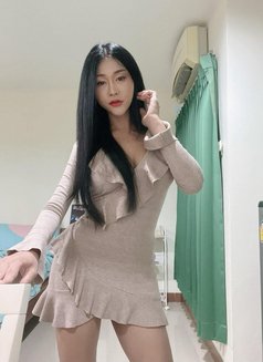 Alice (Vers) - Transsexual escort in Bangkok Photo 2 of 4