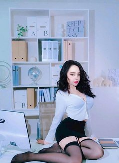 Alice Anal + raw Incall - Outcall - puta in Singapore Photo 6 of 7