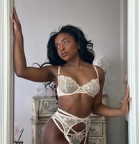 Alicia - companion in İstanbul