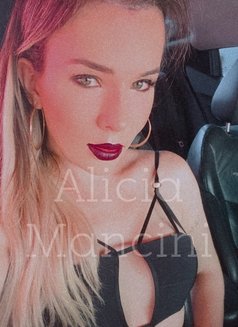 Alicia Mancini - KENSINGTON - Transsexual companion in London Photo 6 of 8