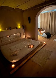 Alicia Mistress K & Erotic Massage - masseuse in Barcelona Photo 10 of 12