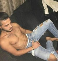 Alii Bursa - Acompañantes masculino in Abu Dhabi