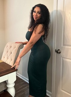 Alima - puta in Jeddah Photo 1 of 2