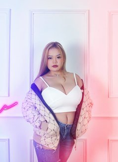 Alin Lavoskaa - escort in Jakarta Photo 7 of 12