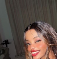 Alina Ajmal - puta in Riyadh