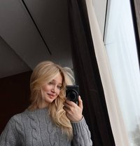 Alina - puta in İzmir