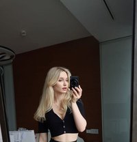 Alina - puta in İzmir