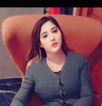 Alina Butt Pakistani - puta in Al Manama Photo 9 of 11