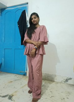 Alina Cam Show Real Meet - escort in Hyderabad Photo 3 of 4