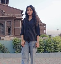 Alina Cam Show Real Meet - puta in Hyderabad Photo 1 of 3