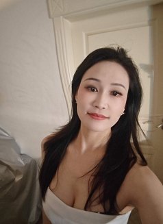 Alina - escort in Cairo Photo 4 of 5