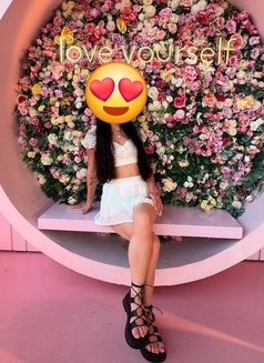 Alina - escort in New Delhi Photo 2 of 4