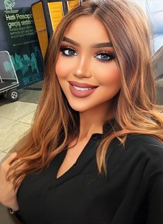 Alina - escort in İstanbul Photo 1 of 2