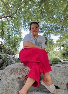 Alina - escort in New Delhi Photo 2 of 5