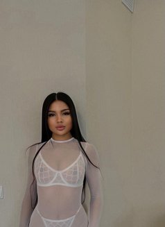 Alina - escort in Riyadh Photo 1 of 4