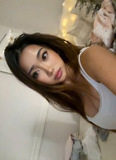 Alina - escort in Doha Photo 1 of 7