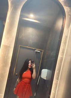 Alina - puta in Dubai Photo 5 of 8