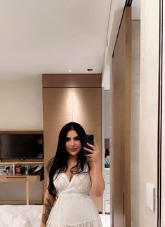 Alina - puta in Dubai Photo 6 of 8