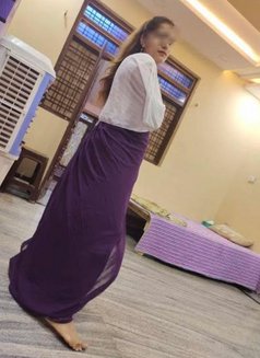 Alina - puta in Hyderabad Photo 1 of 3
