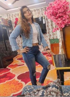 Alina - puta in Hyderabad Photo 2 of 3