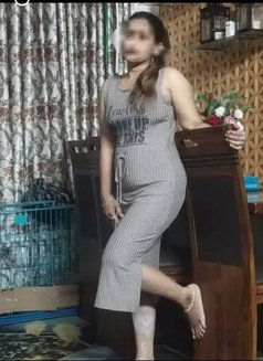 Alina - puta in Hyderabad Photo 3 of 3
