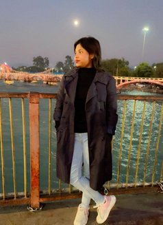 Alina - puta in Hyderabad Photo 2 of 3