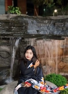 Alina - puta in Hyderabad Photo 3 of 3
