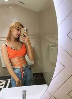 Alina - Transsexual escort in Gurgaon Photo 7 of 8