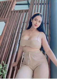 Alina - escort in Doha Photo 2 of 4