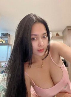 Alina - escort in Doha Photo 3 of 4