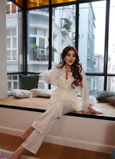 Alina - escort in Doha Photo 8 of 9