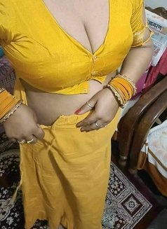 Alina Khan - escort in Hyderabad Photo 13 of 14