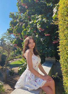 Alina - escort in Singapore Photo 3 of 5