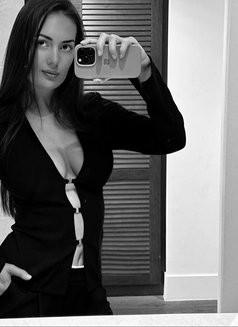 Alina - escort in Tokyo Photo 1 of 7