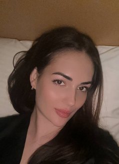 Alina - escort in Tokyo Photo 2 of 7